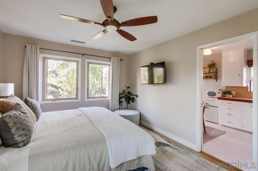 5438 B Gilbert Drive, Unit B San Diego, CA 92115 - Photo 6 of 23