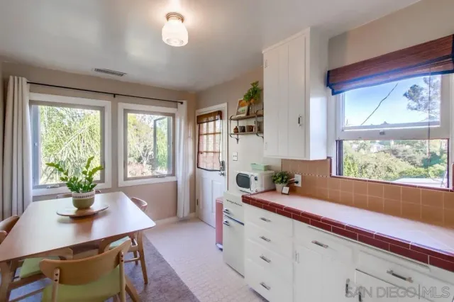 $2,000 | 5438 B Gilbert Drive, Unit B, San Diego, CA 92115