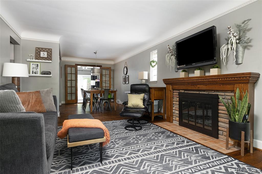 1827 Newcastle Road Grosse Pointe Woods, MI 48236 - Photo 5 of 32