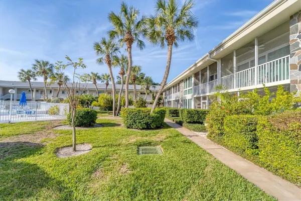 $2,800 | 500 South Washington Drive, Unit 18B, Sarasota, FL 34236