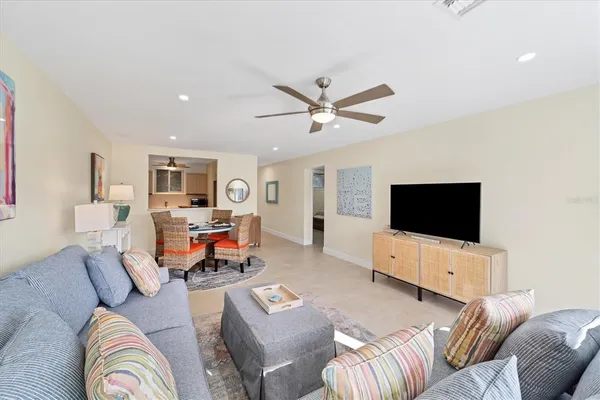 $2,800 | 500 South Washington Drive, Unit 18B, Sarasota, FL 34236
