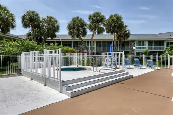 $2,800 | 500 South Washington Drive, Unit 18B, Sarasota, FL 34236