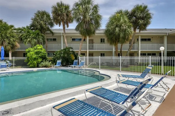 $2,800 | 500 South Washington Drive, Unit 18B, Sarasota, FL 34236