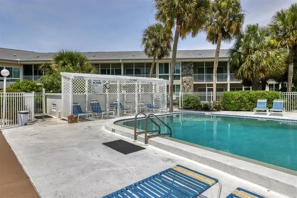 $2,800 | 500 South Washington Drive, Unit 18B, Sarasota, FL 34236