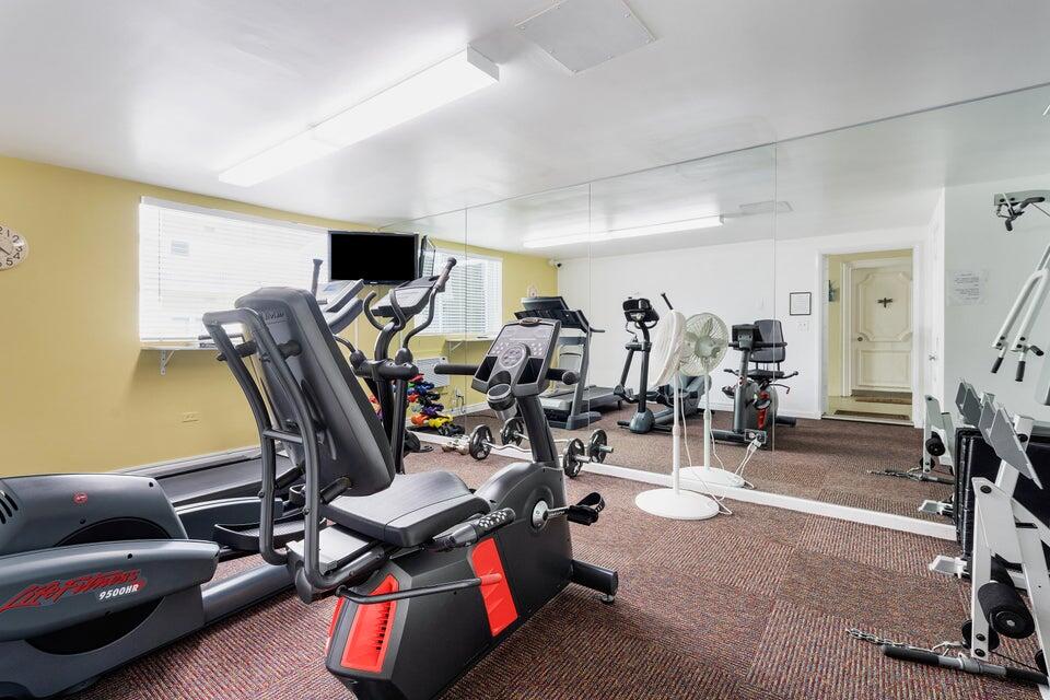 100 Royal Palm Way, Unit D1 Palm Beach, FL 33480 - Photo 20 of 22 a view of a room with gym equipment