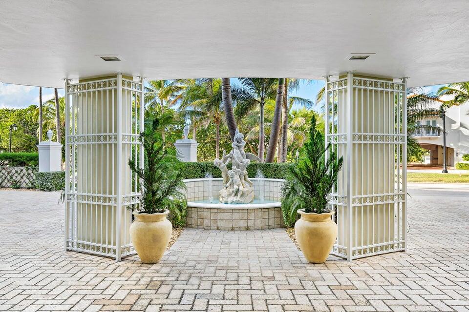 100 Royal Palm Way, Unit D1 Palm Beach, FL 33480 - Photo 3 of 22 a view of a living room and window