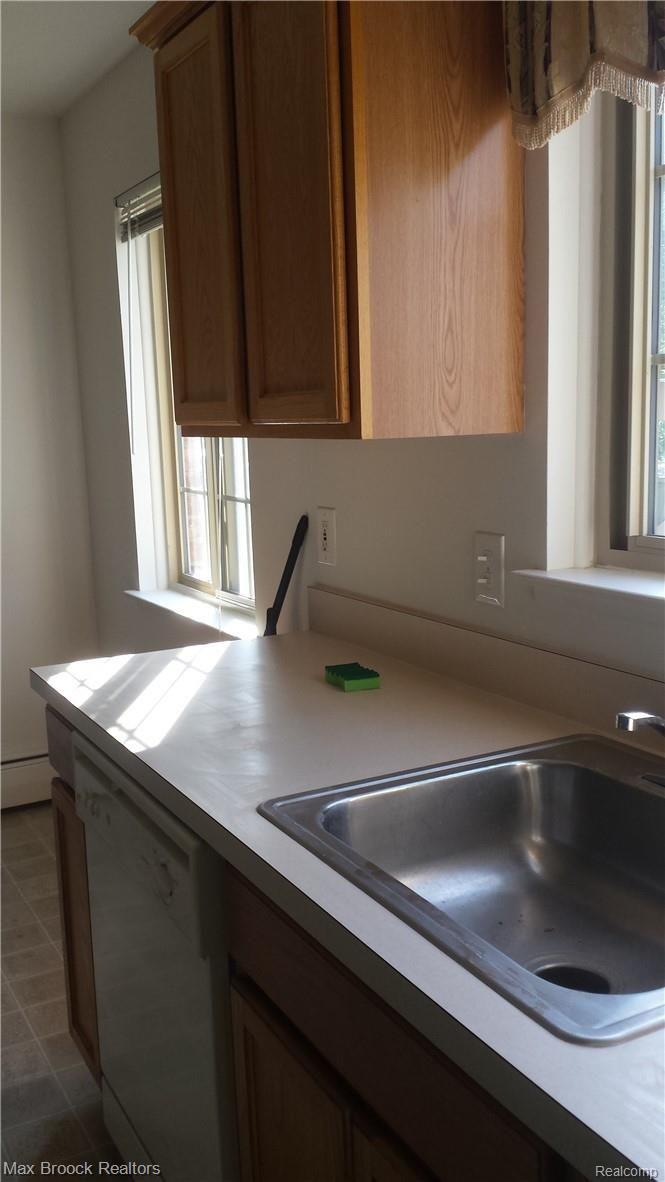 454 Romeo Road, Unit 211 Rochester, MI 48307 - Photo 6 of 13 Kitchen