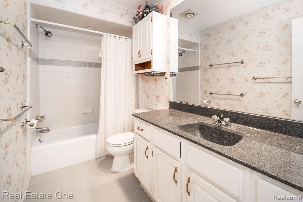 176 Texas Avenue Rochester, MI 48309 - Photo 16 of 35 DSC00335-Edit.jpg