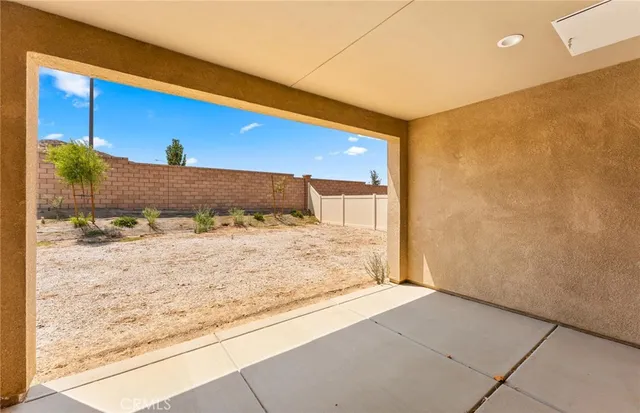 a view of backyard of the house