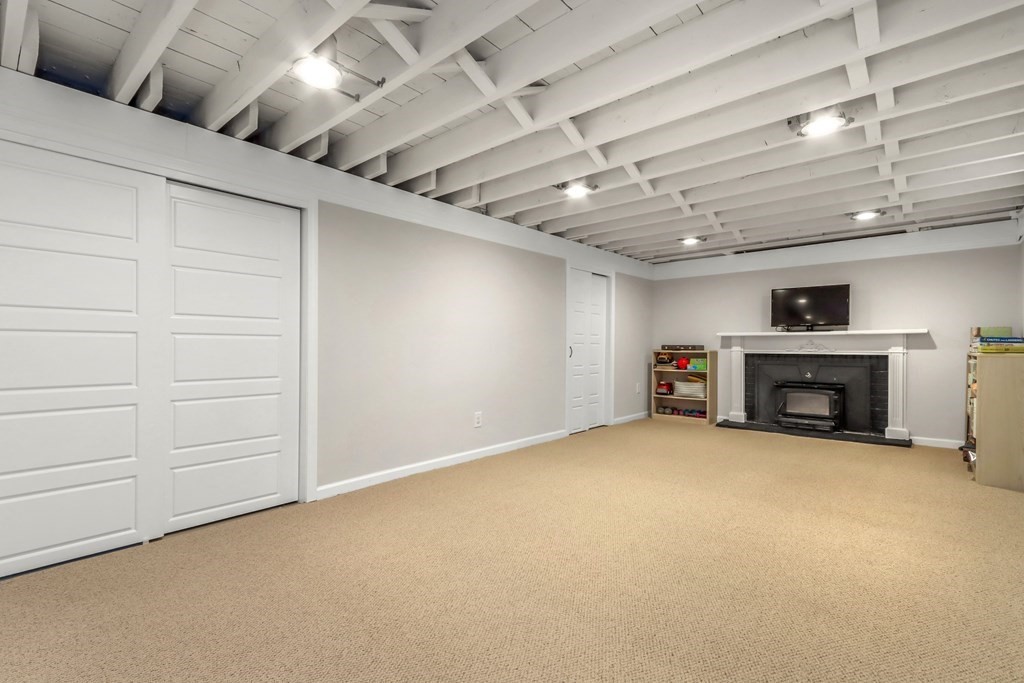 86 Croft Regis Road Westwood, MA 02090 - Photo 17 of 27 Gallery Image 17