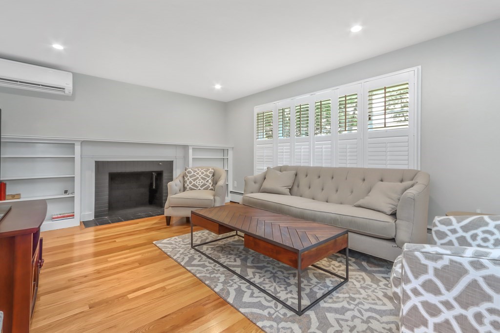 86 Croft Regis Road Westwood, MA 02090 - Photo 2 of 27 Gallery Image 2
