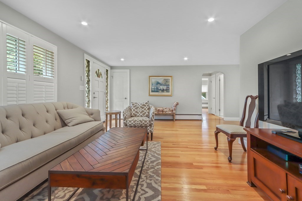 86 Croft Regis Road Westwood, MA 02090 - Photo 3 of 27 Gallery Image 3