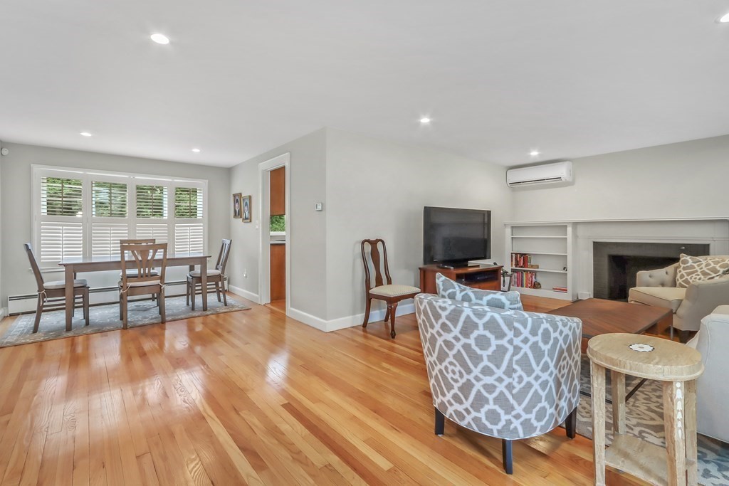 86 Croft Regis Road Westwood, MA 02090 - Photo 4 of 27 Gallery Image 4