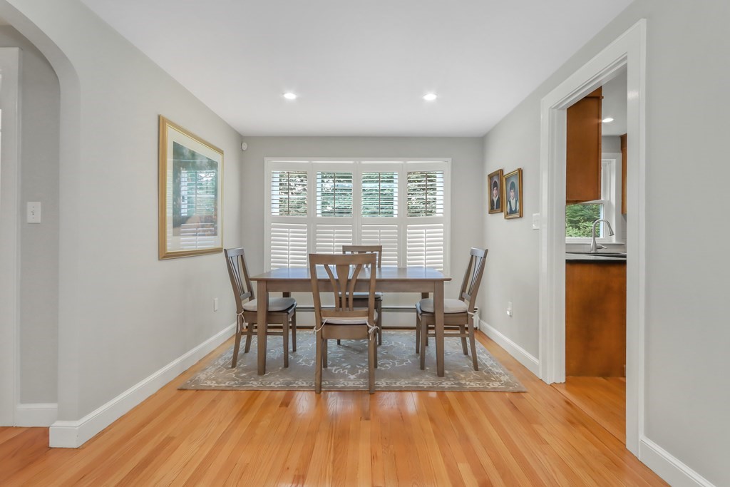 86 Croft Regis Road Westwood, MA 02090 - Photo 5 of 27 Gallery Image 5