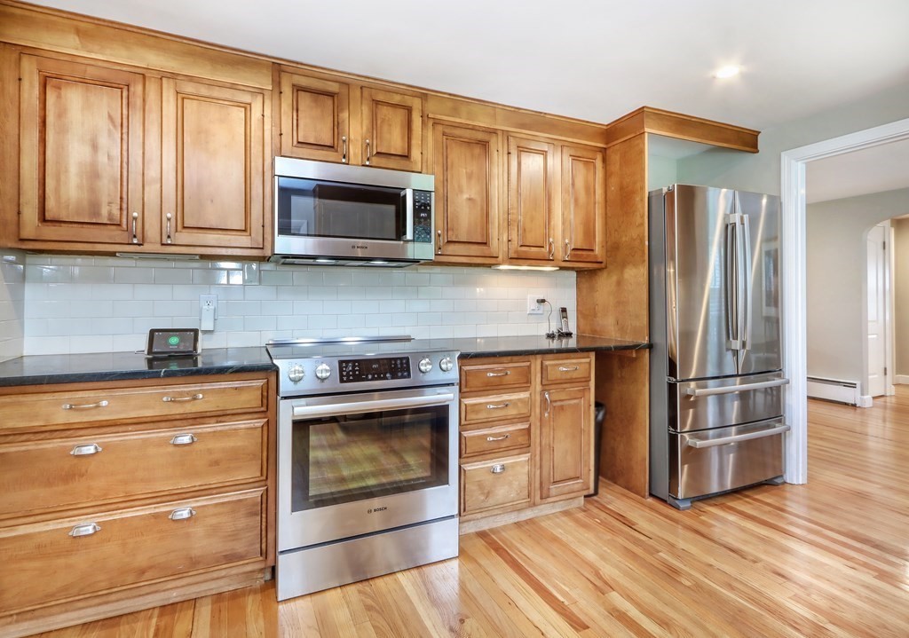 86 Croft Regis Road Westwood, MA 02090 - Photo 7 of 27 Gallery Image 7