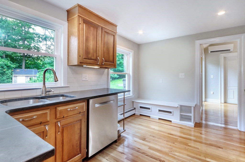 86 Croft Regis Road Westwood, MA 02090 - Photo 8 of 27 Gallery Image 8