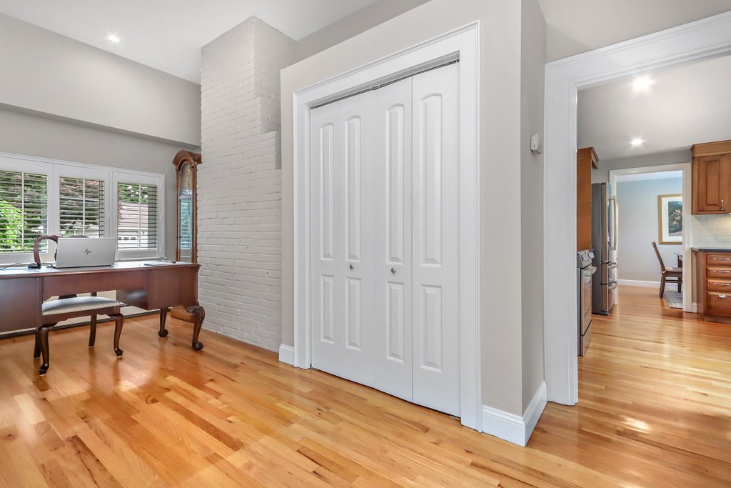 86 Croft Regis Road Westwood, MA 02090 - Photo 10 of 27 Gallery Image 10
