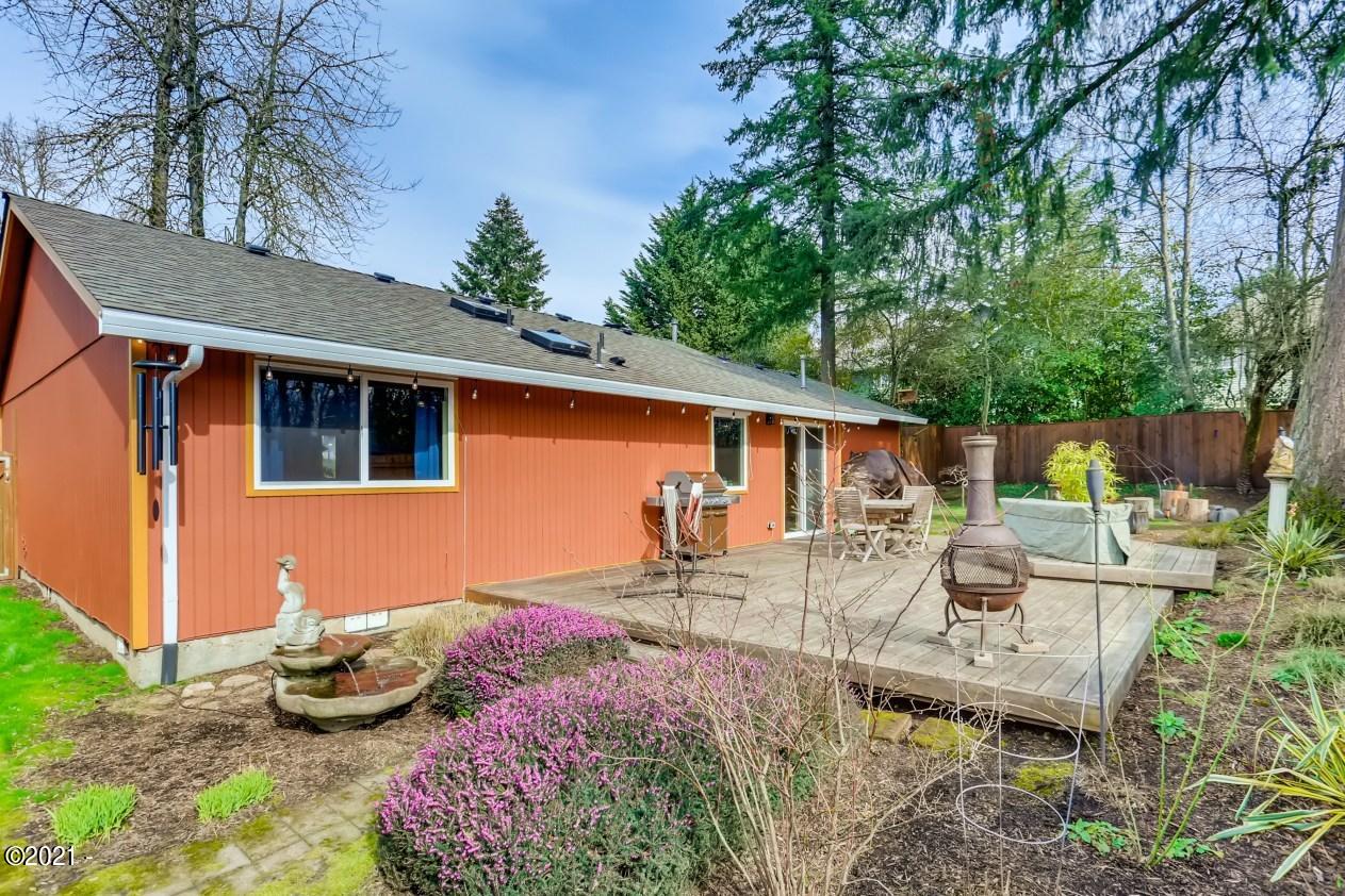 6516 Southwest Taylors Ferry Road Tigard, OR 97223 - Photo 25 of 28 32 Back Yard - edit 1
