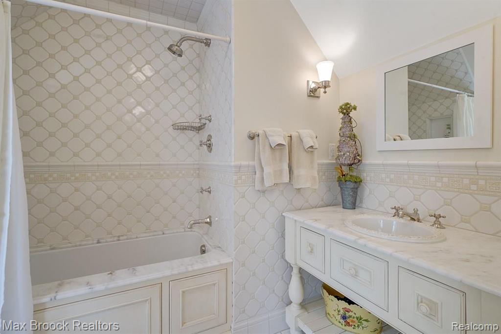 2716 Turtle Ridge Bloomfield Hills, MI 48302 - Photo 46 of 65