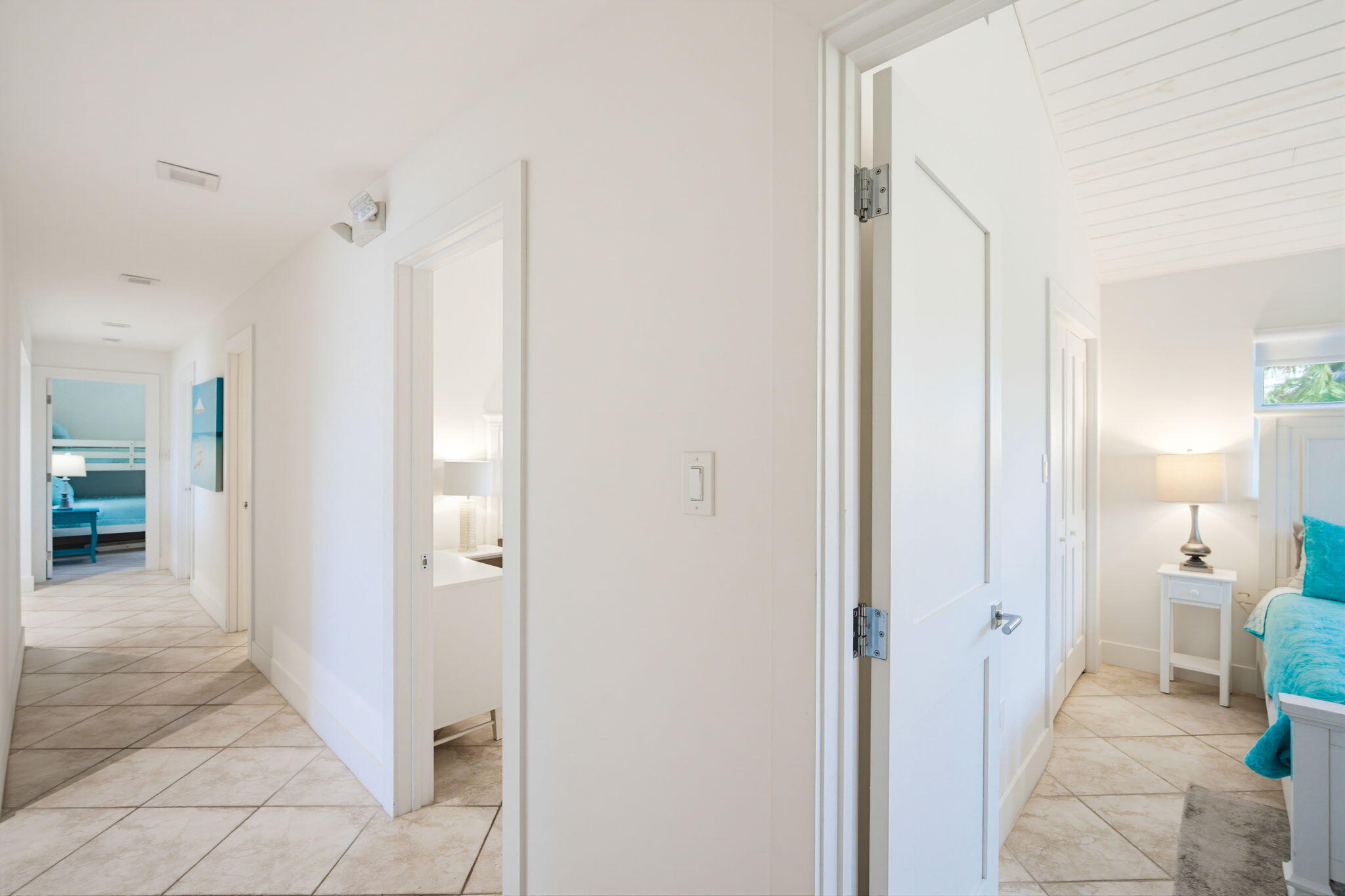 420 11th Street Key Colony Beach, FL 33051 - Photo 44 of 104 Hallway