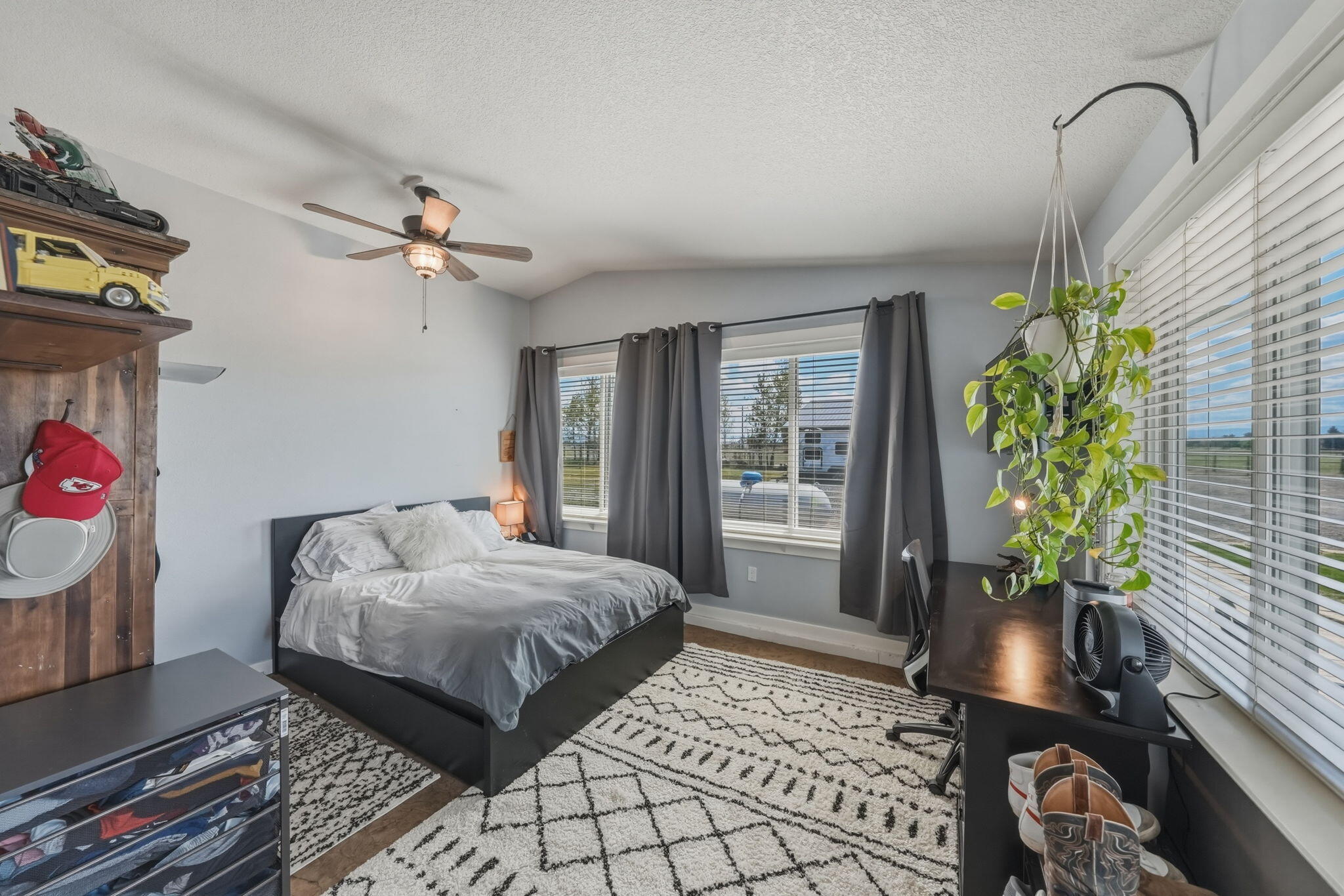 26345 Walker Road Bend, OR 97701 - Photo 31 of 98 30-web-or-mls-Riley_Visuals_044