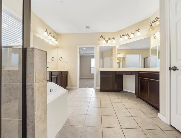 a view of an empty room with a ceiling fan