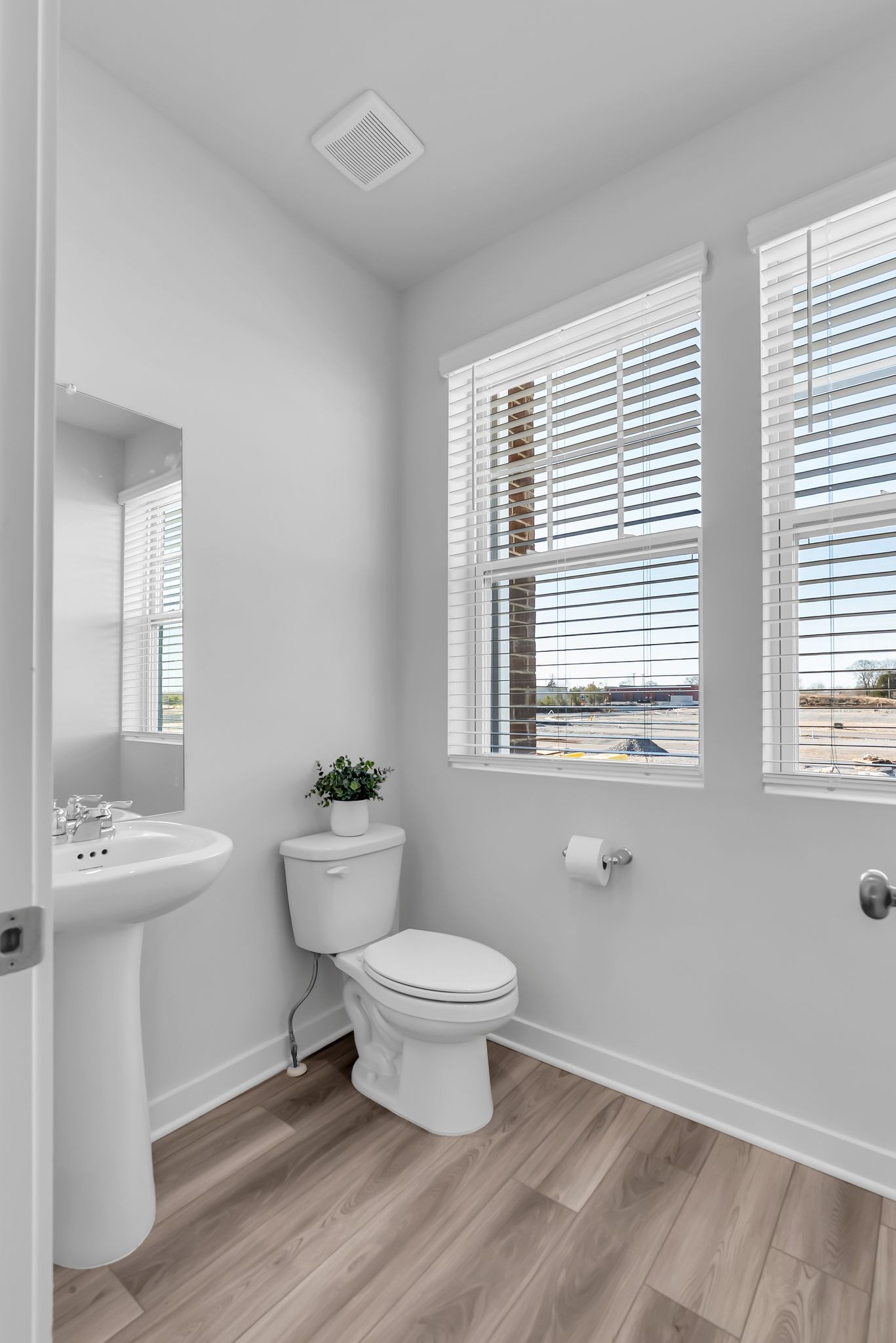 516 Hinton Street Lebanon, TN 37090 - Photo 12 of 24 a bathroom with a toilet a sink and a window