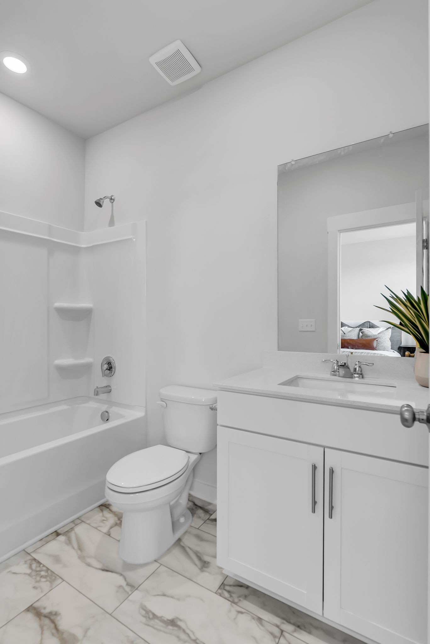 516 Hinton Street Lebanon, TN 37090 - Photo 23 of 24 a bathroom with a sink a toilet and a bathtub