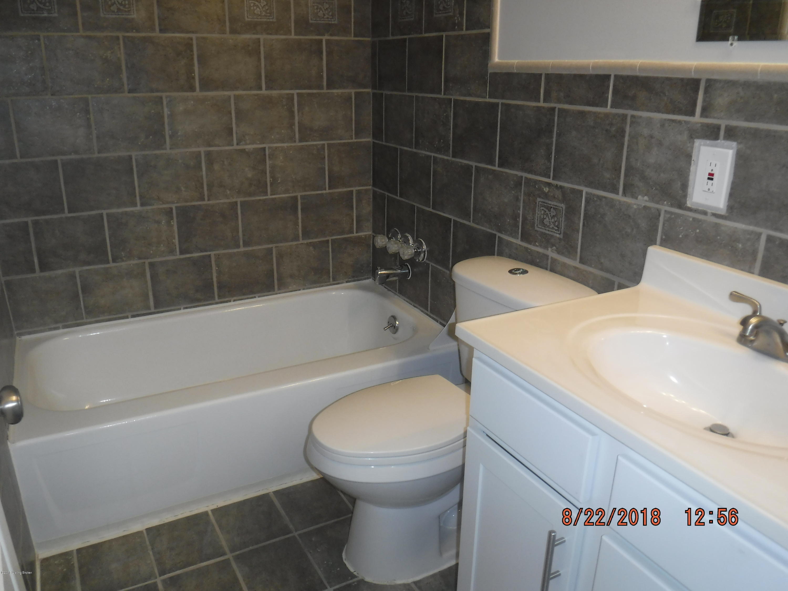 378 Meadowood Road Hillview, KY 40229 - Photo 25 of 32 DSCF4176