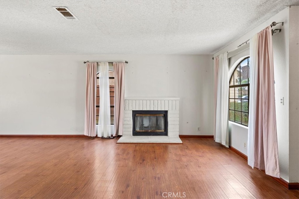 832 Chelsea Court Simi Valley, CA 93065 - Photo 3 of 26