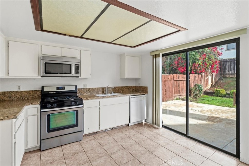 832 Chelsea Court Simi Valley, CA 93065 - Photo 10 of 26