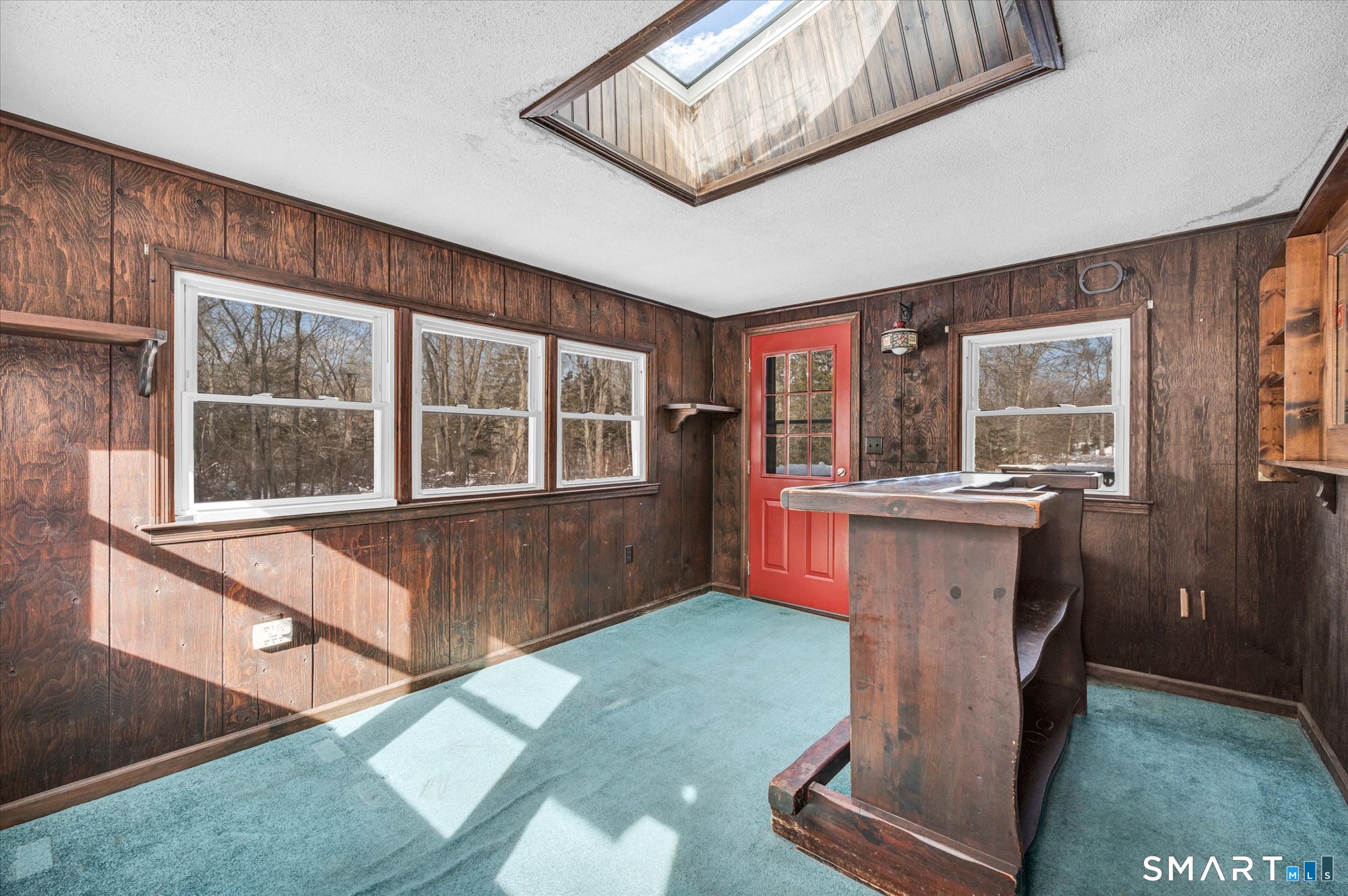 147 Tuttle Road Durham, CT 06422 - Photo 16 of 38 a workspace with furniture and window