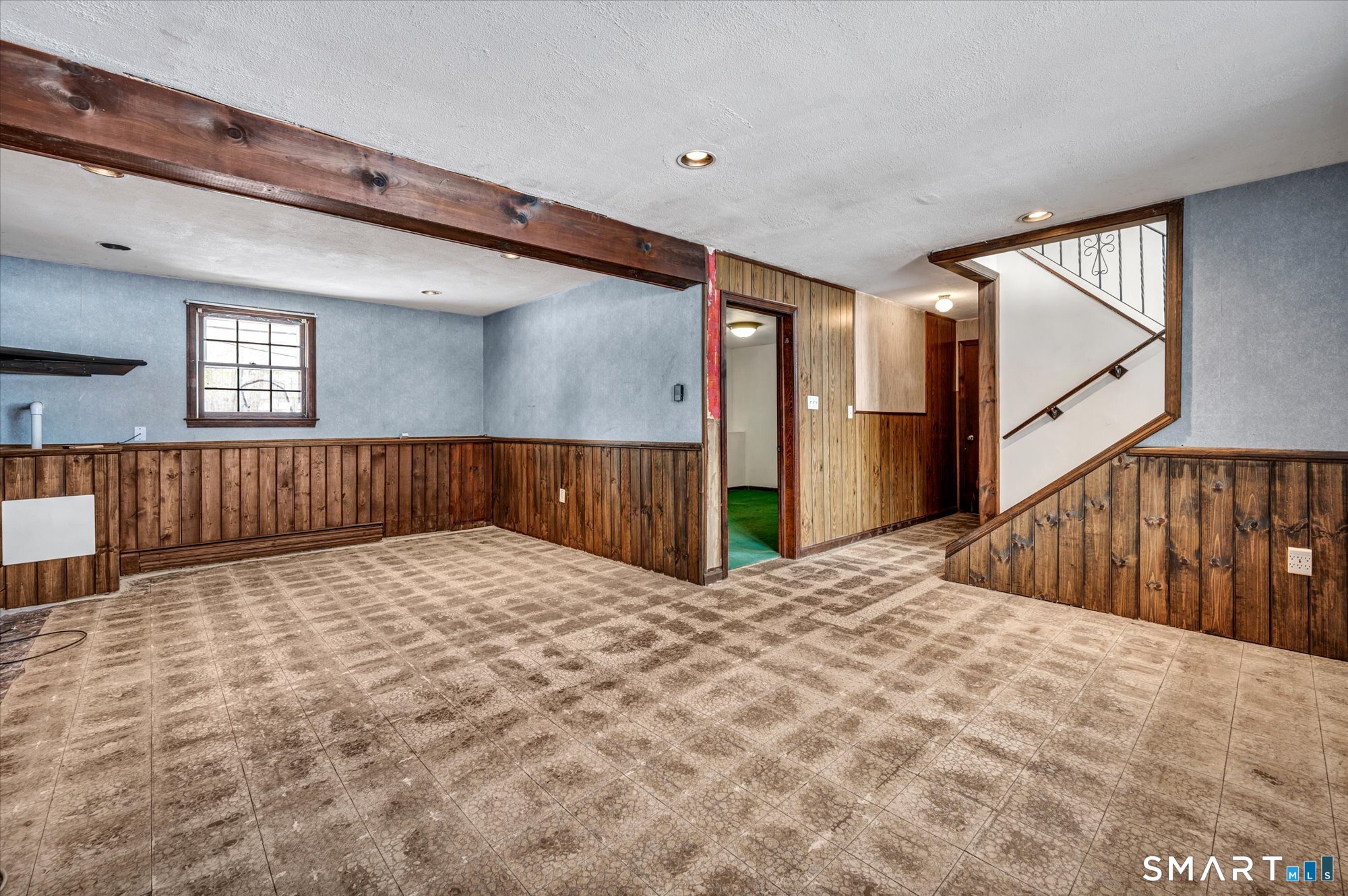 147 Tuttle Road Durham, CT 06422 - Photo 29 of 38 a view of a hallway