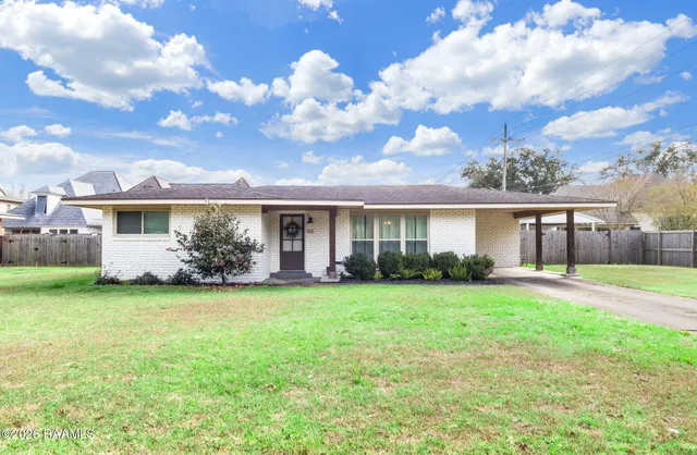 $350,000 | 100 Clara Von Drive, Lafayette, LA 70503