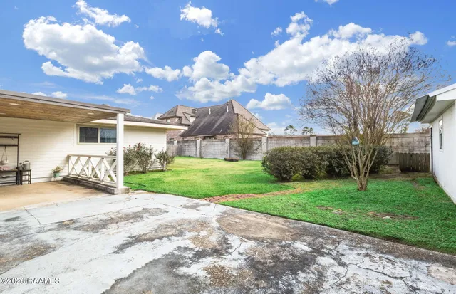 $350,000 | 100 Clara Von Drive, Lafayette, LA 70503