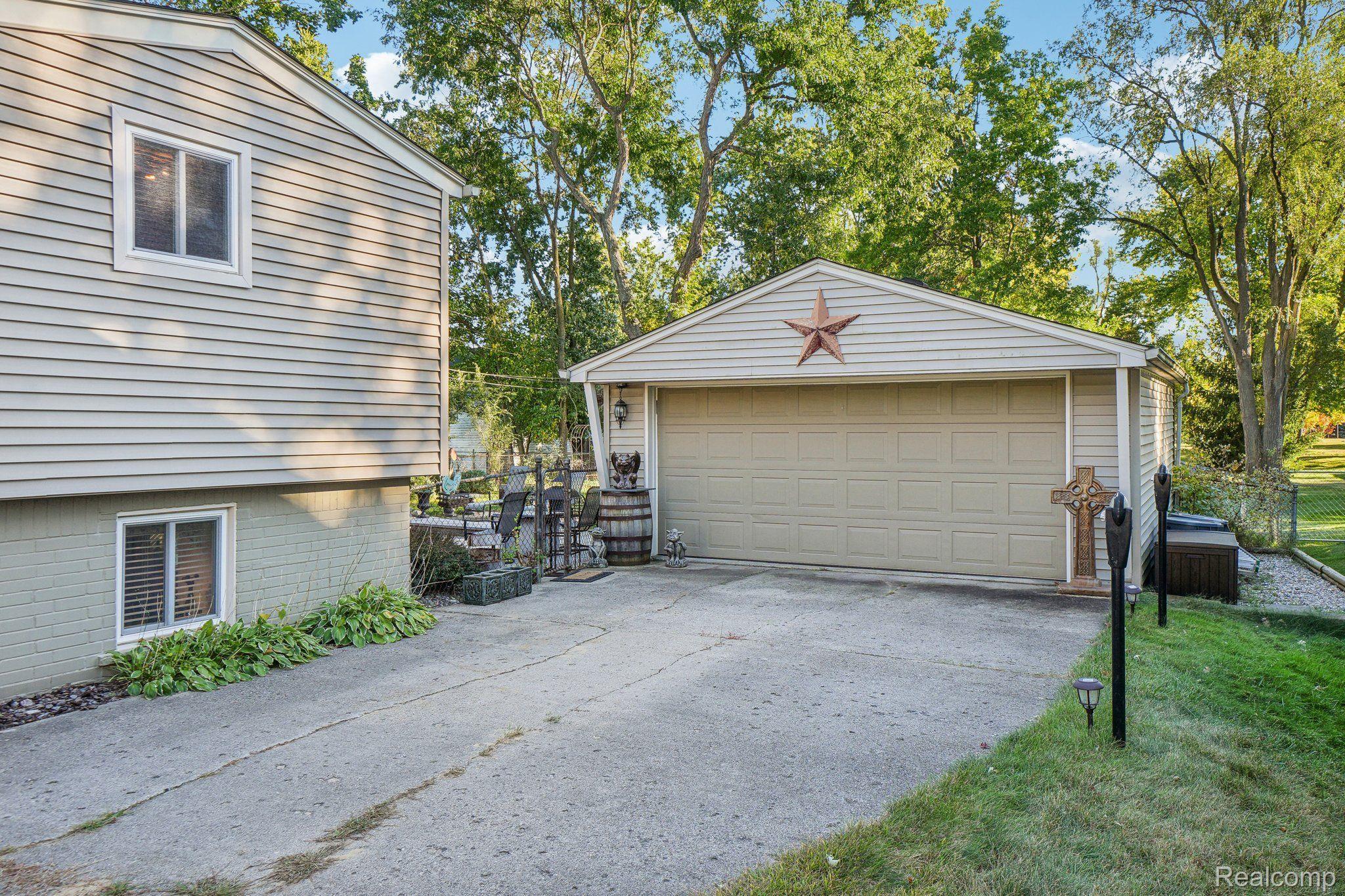 233 North Hill Circle Rochester, MI 48307 - Photo 38 of 43 Gallery Image 38