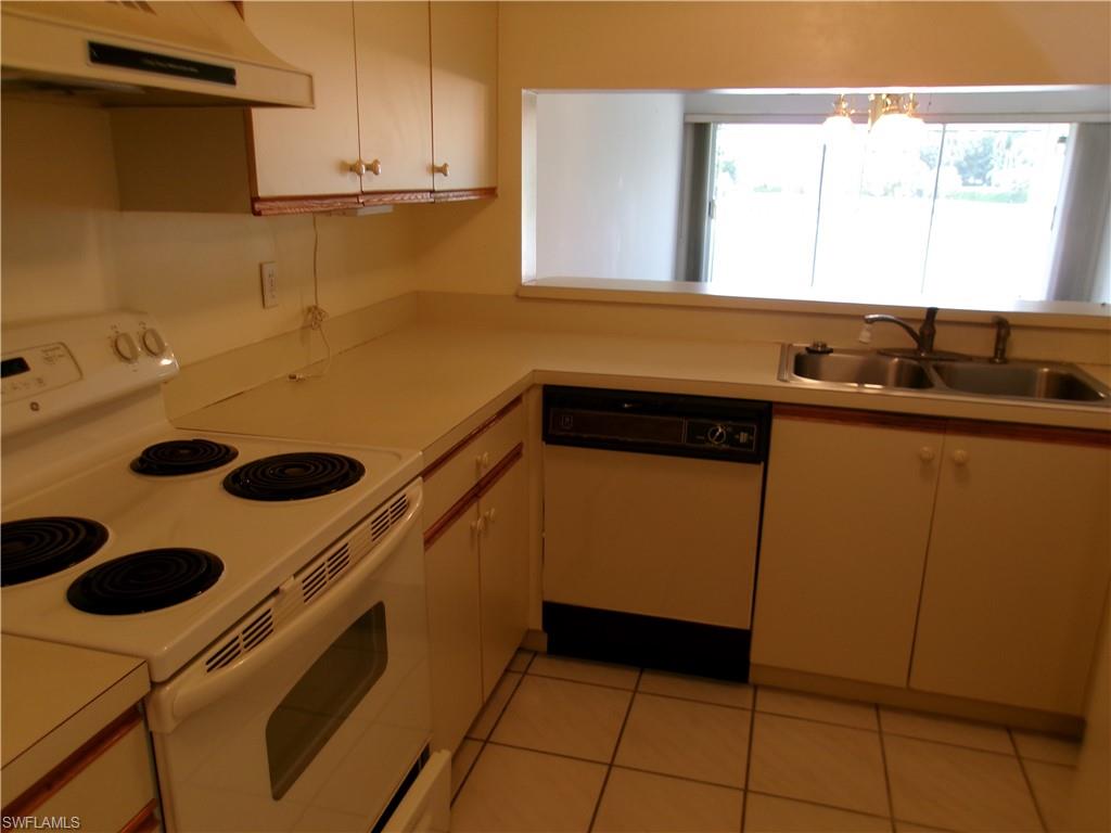 520 Augusta Boulevard, Unit B202 Naples, FL 34113 - Photo 4 of 10