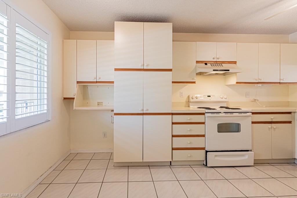 520 Augusta Boulevard, Unit B202 Naples, FL 34113 - Photo 8 of 39