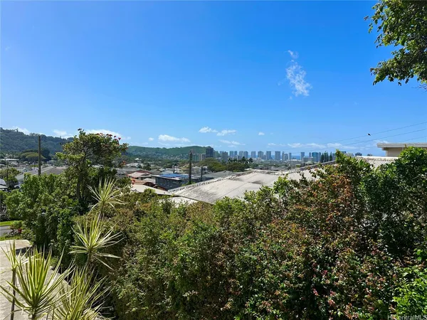 $4,200 | 2454 Waolani Avenue, Unit A, Honolulu, HI 96817