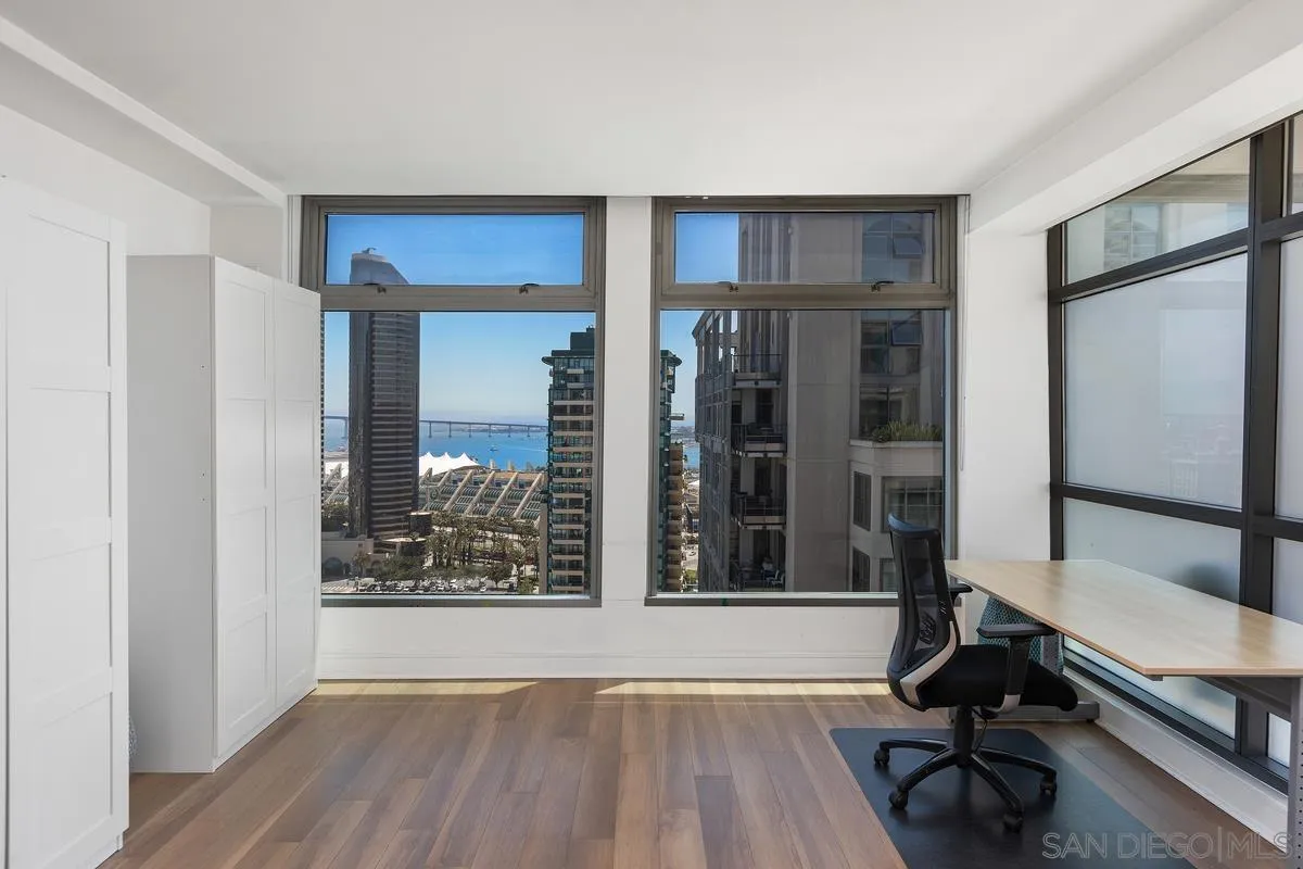 645 Front Street, Unit 2004 San Diego, CA 92101 - Photo 28 of 47 a view of a room with gym equipment