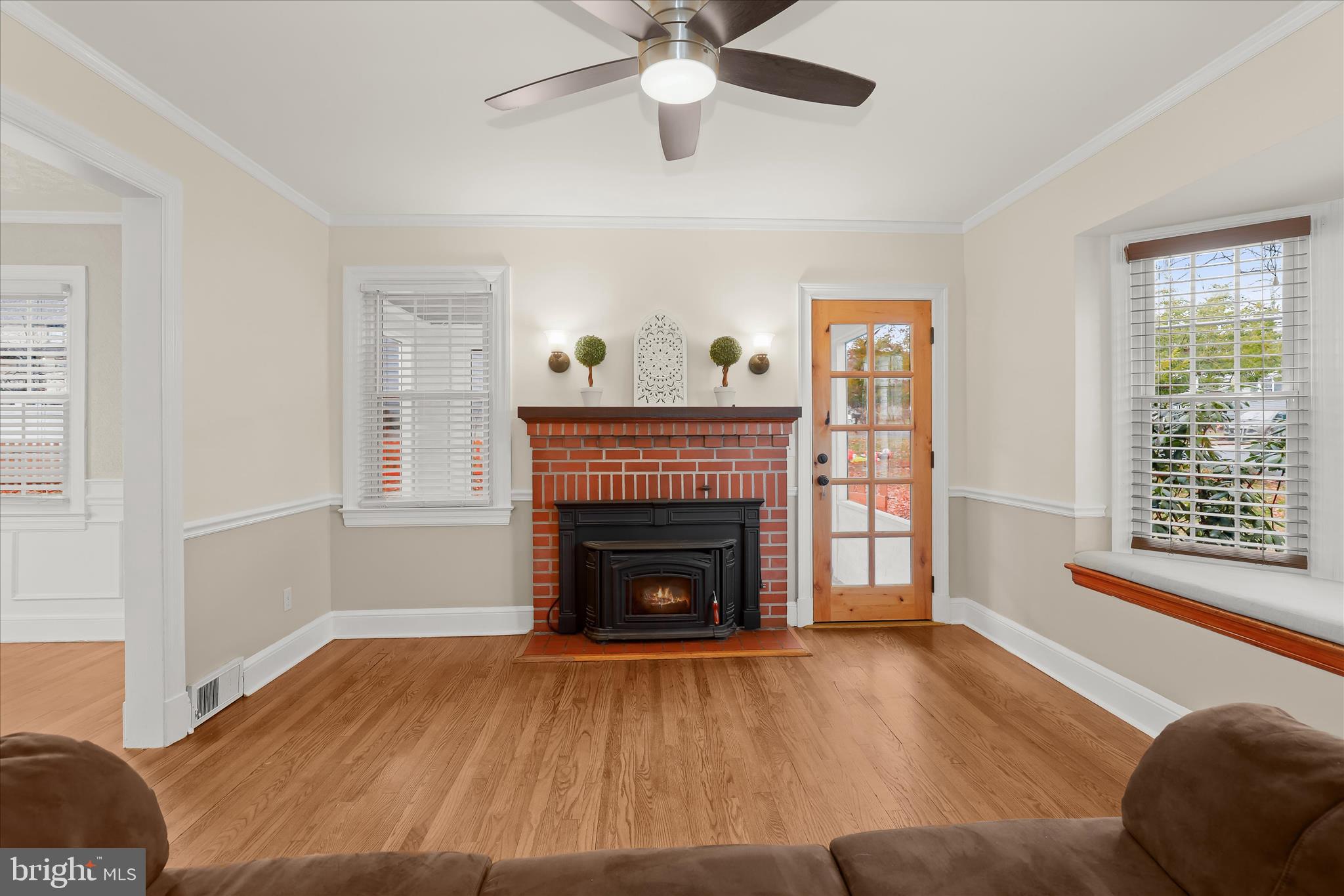3603 Landbeck Road Baltimore, MD 21207 - Photo 12 of 62 Living Room - Hardwood Floors - Fireplace