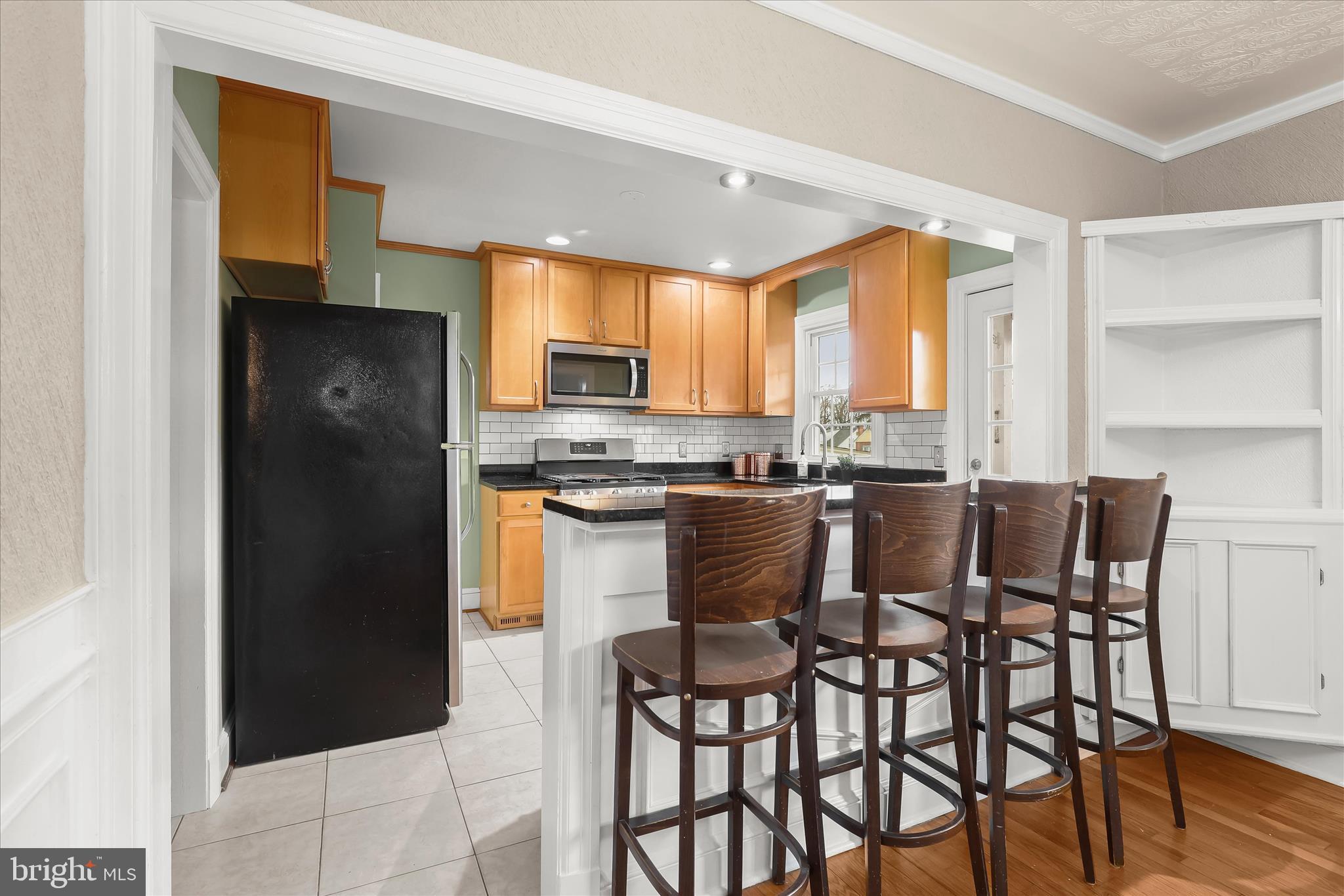 3603 Landbeck Road Baltimore, MD 21207 - Photo 19 of 62 Dining Room - Built-ins - Breakfast Bar