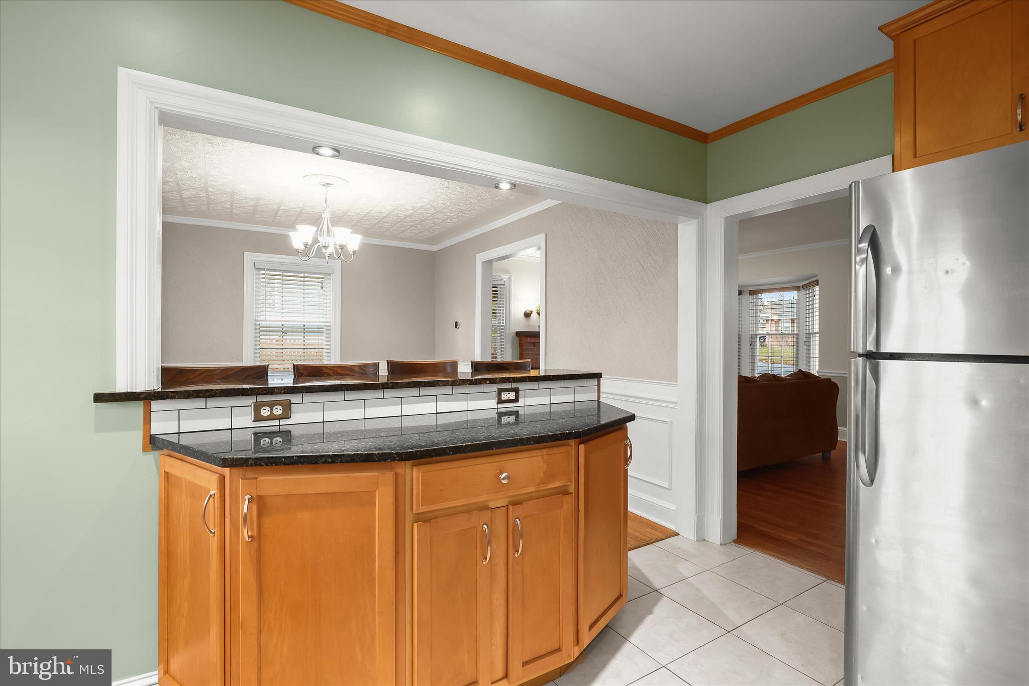 3603 Landbeck Road Baltimore, MD 21207 - Photo 25 of 62 Granite Countertops - Breakfast Bar