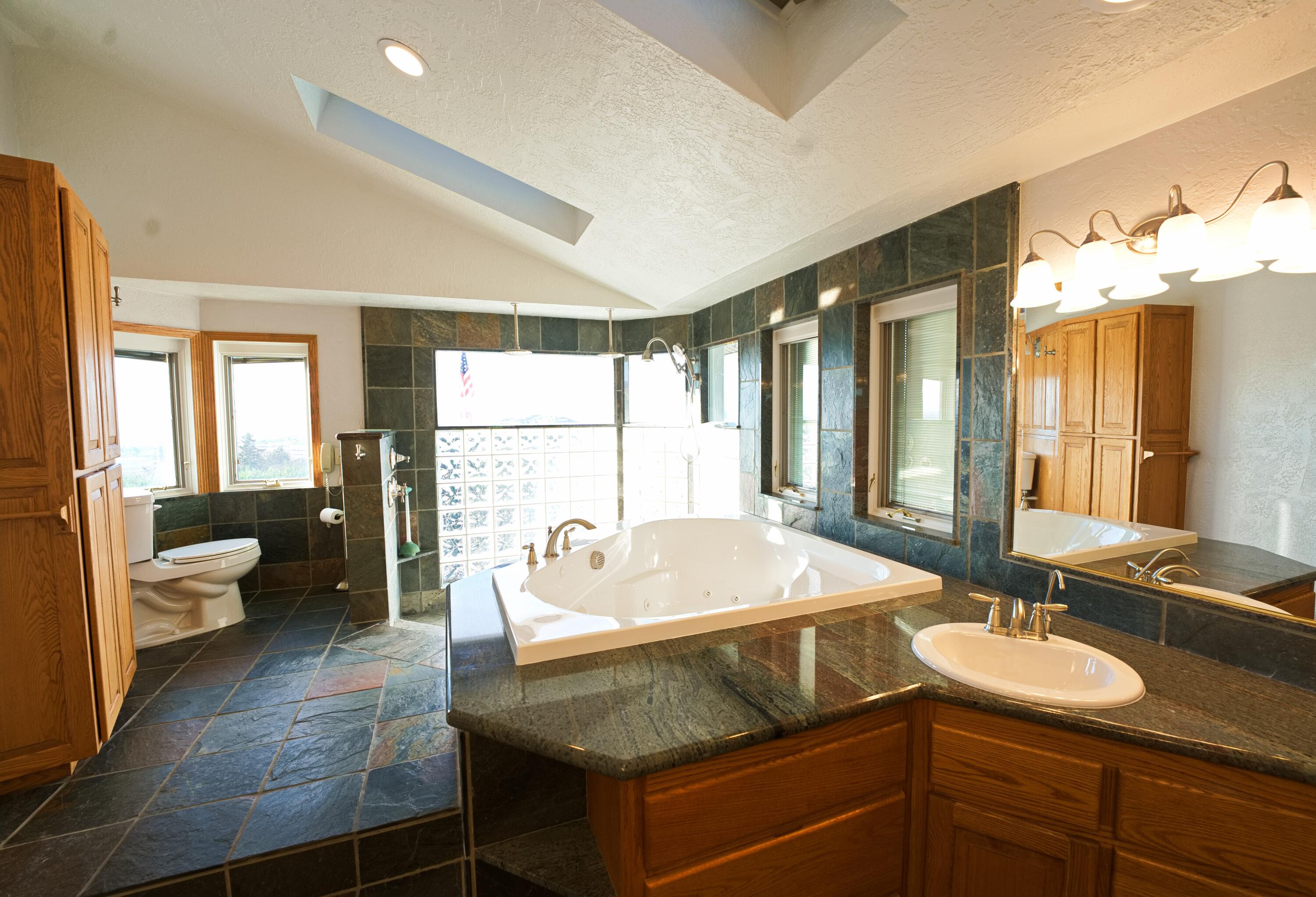 3565 Dodson Road Medford, OR 97504 - Photo 26 of 55 Primary Bath