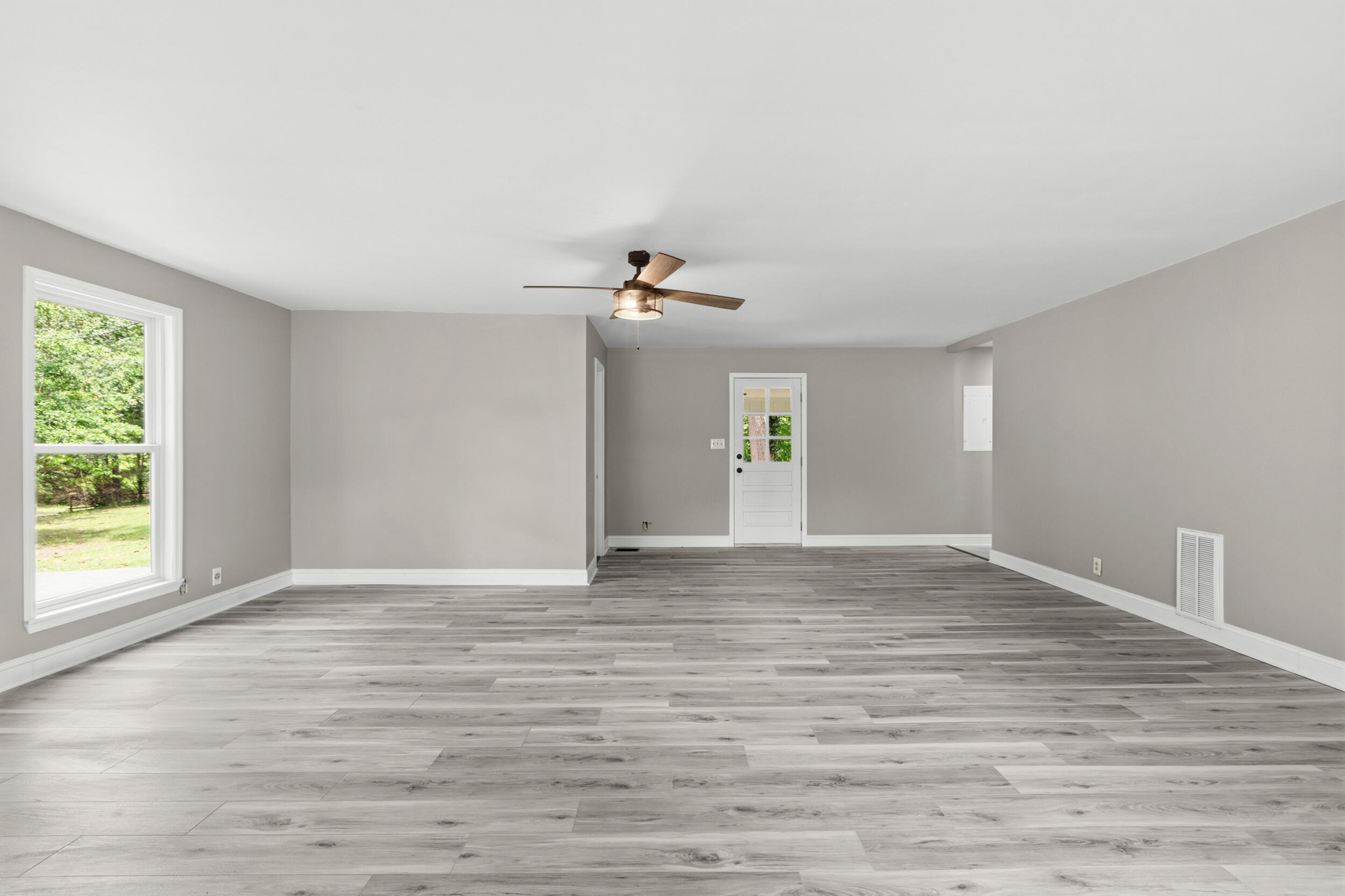 297 Murray Springs Road Chatsworth, GA 30705 - Photo 11 of 46 X-Large Family Room