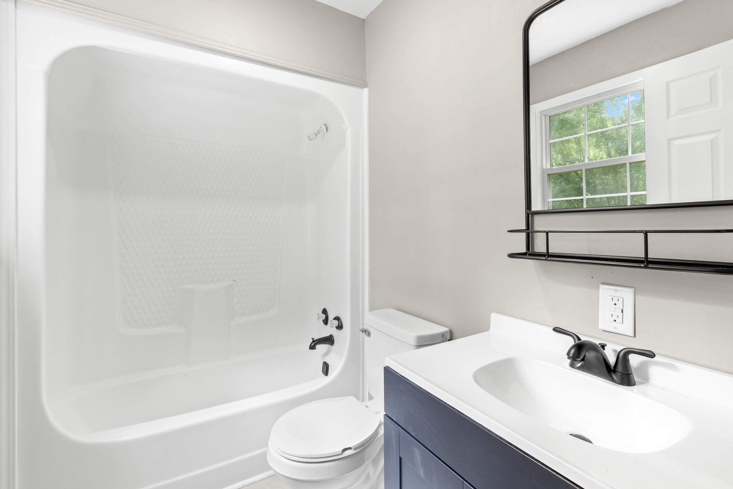 297 Murray Springs Road Chatsworth, GA 30705 - Photo 32 of 46 Full Bathroom