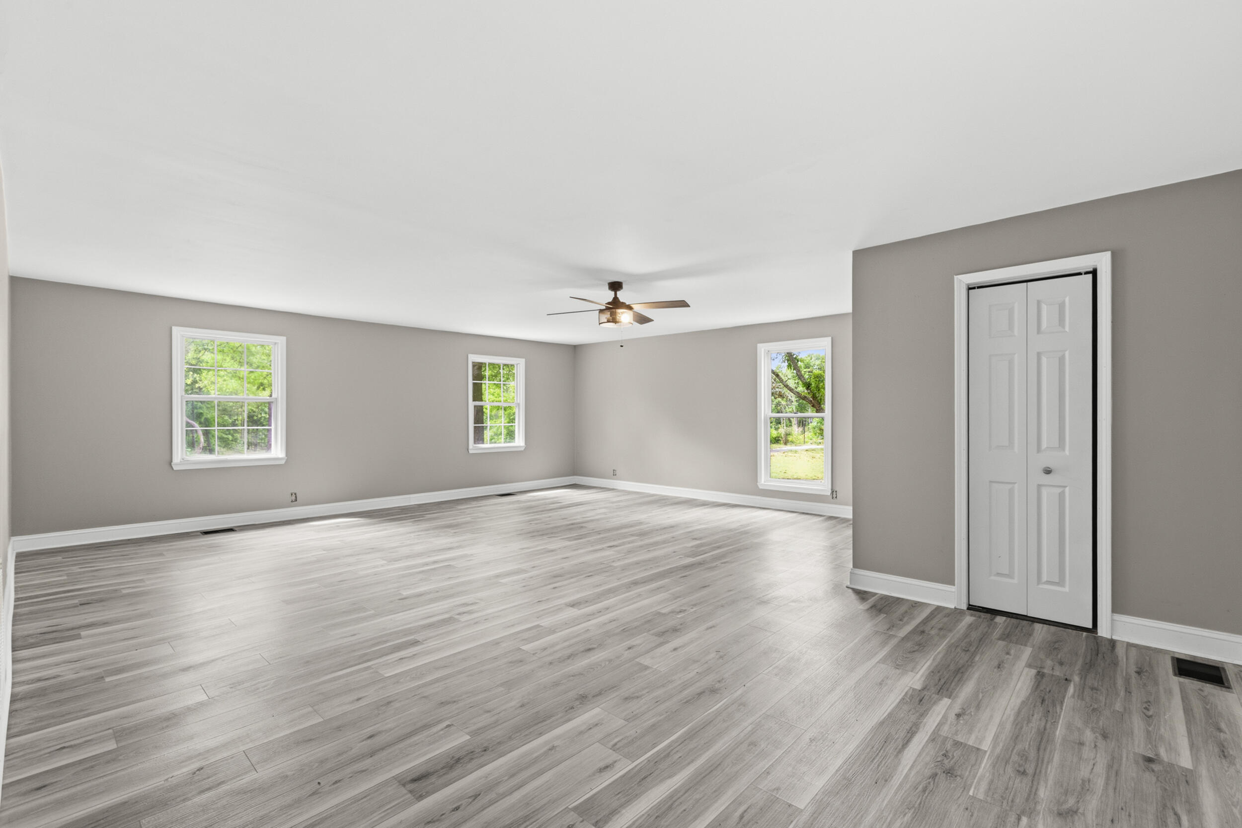 297 Murray Springs Road Chatsworth, GA 30705 - Photo 10 of 46 X-Large Family Room