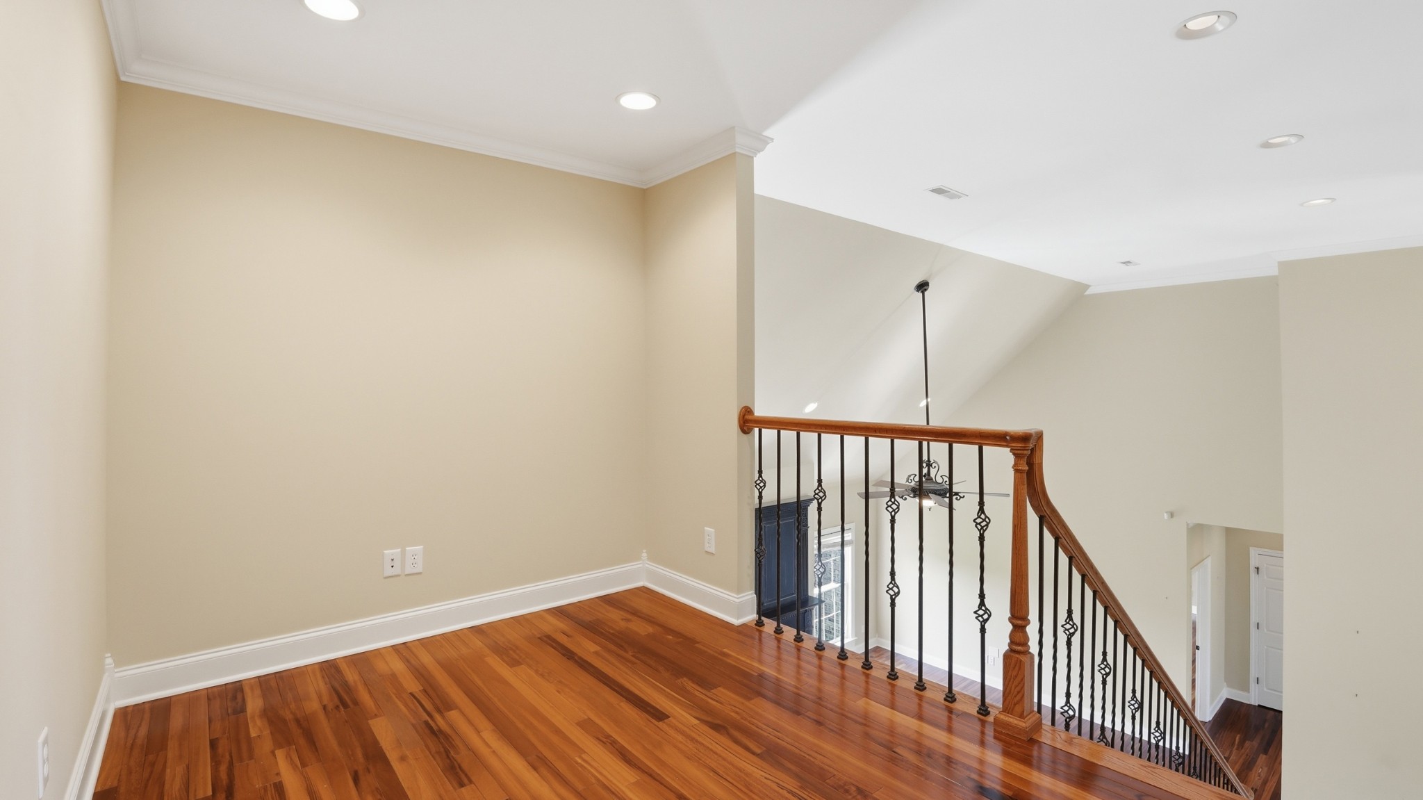 292 Ridgecrest Drive Winchester, TN 37398 - Photo 40 of 62 a view of a hallway with wooden floor