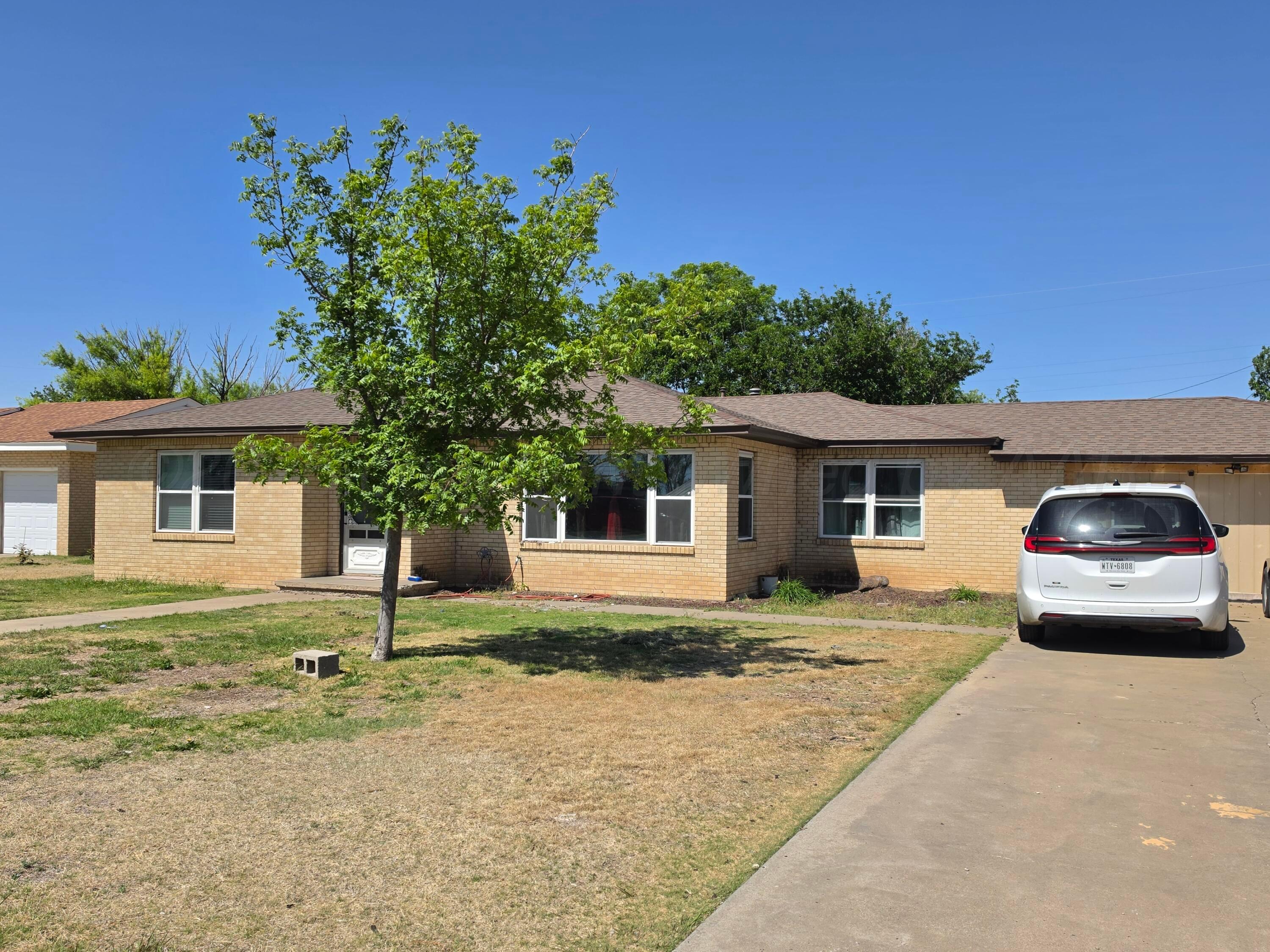 806 Ave R Sunray, TX 79086 - Photo 2 of 8 20260512_112219
