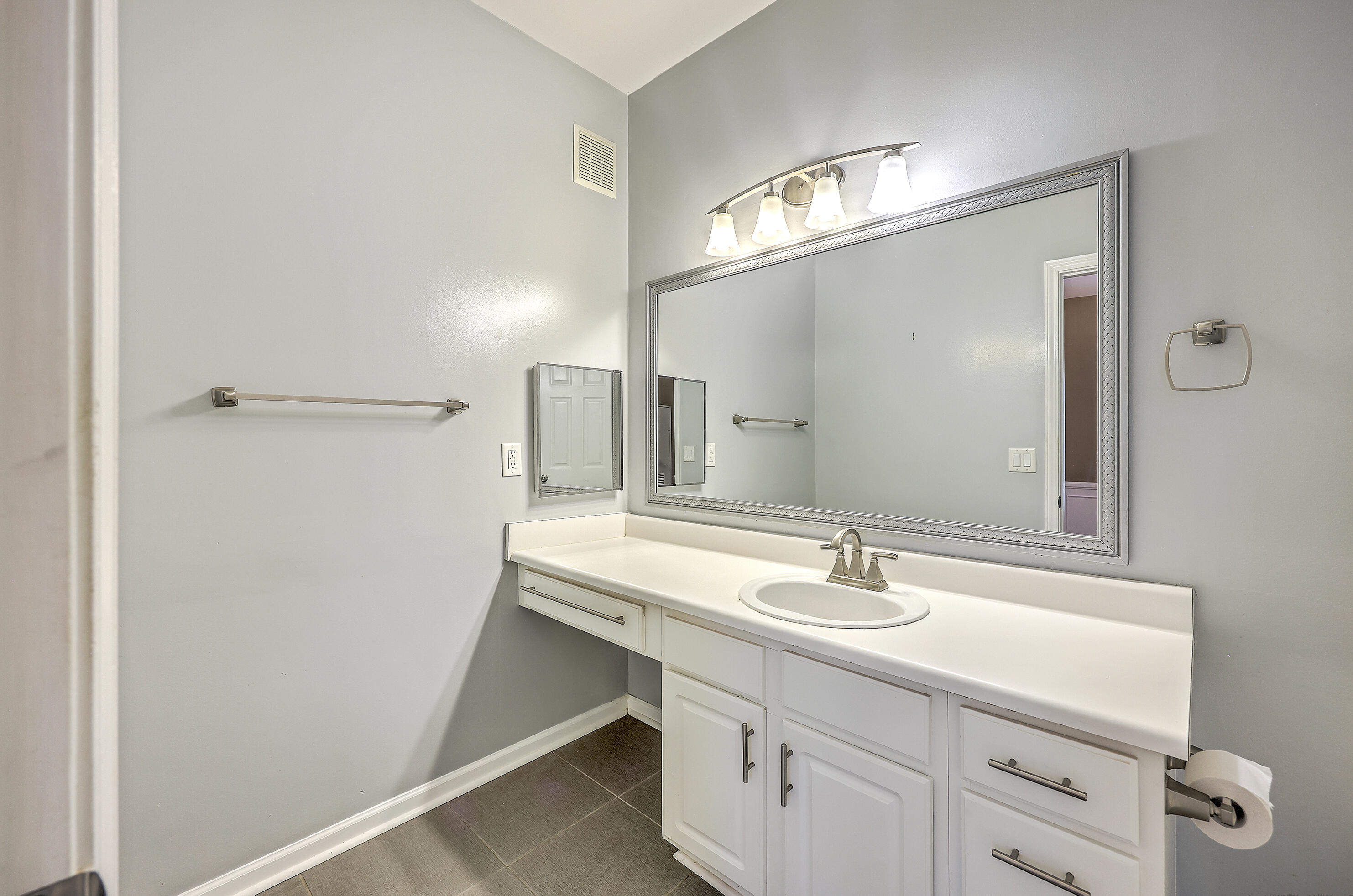 1600 Long Grove Drive, Unit 1318 Mount Pleasant, SC 29464 - Photo 18 of 23 ZYN_7939_40_41_42_43_44_45